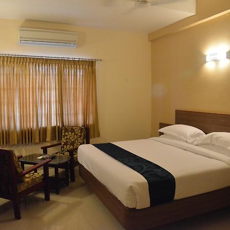 Sri Balaji Hotels Tiruchengodu Esterno foto