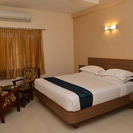 Sri Balaji Hotels Tiruchengodu Esterno foto
