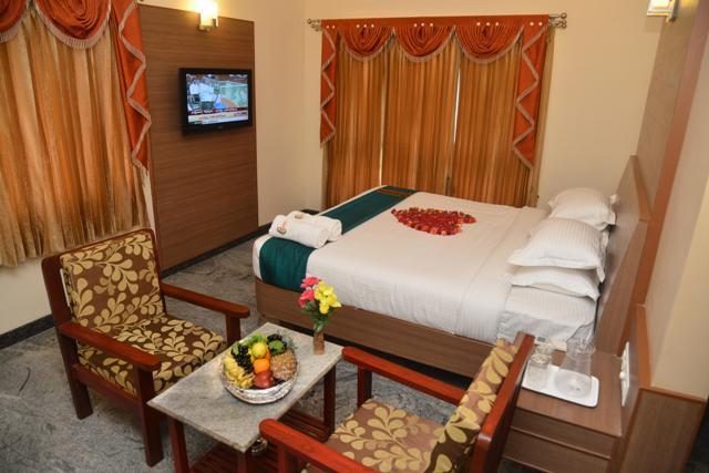 Sri Balaji Hotels Tiruchengodu Esterno foto