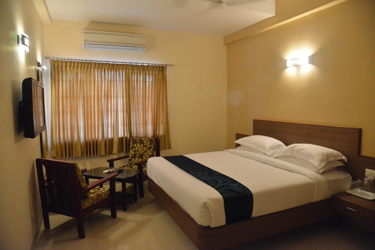 Sri Balaji Hotels Tiruchengodu Esterno foto