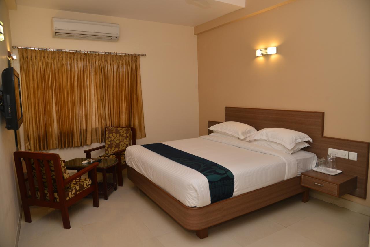 Sri Balaji Hotels Tiruchengodu Esterno foto