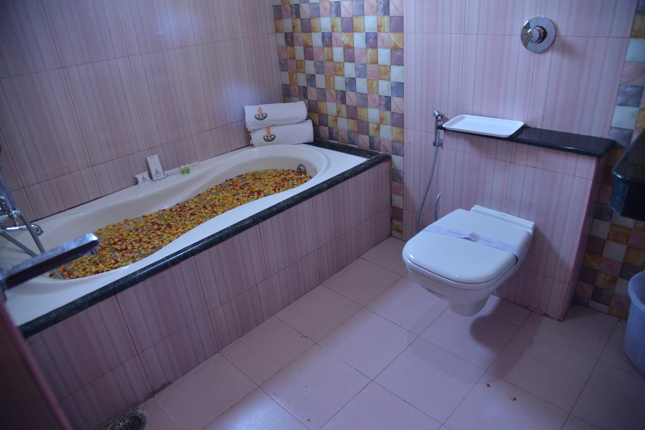Sri Balaji Hotels Tiruchengodu Esterno foto