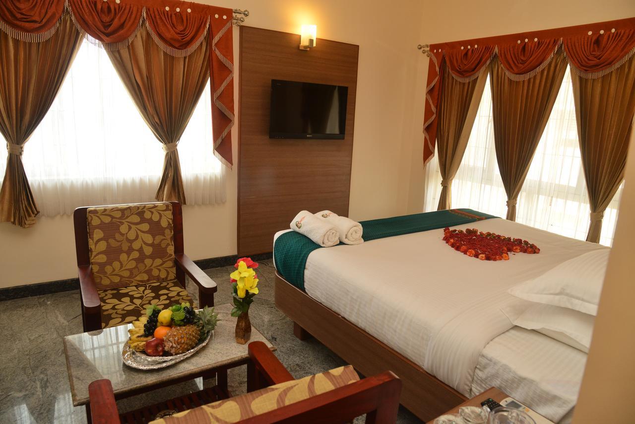 Sri Balaji Hotels Tiruchengodu Esterno foto