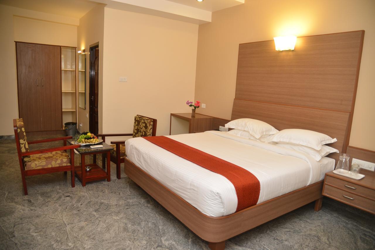 Sri Balaji Hotels Tiruchengodu Esterno foto