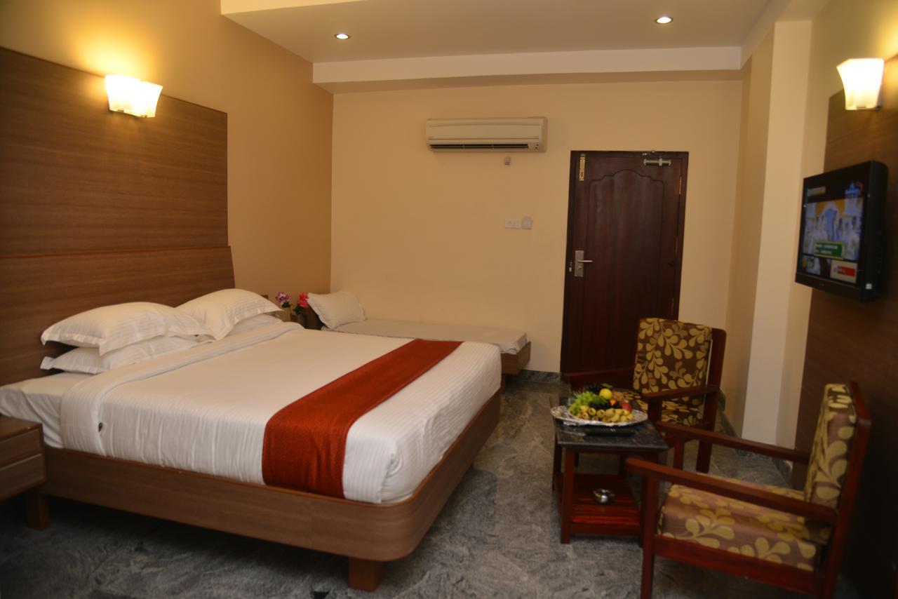 Sri Balaji Hotels Tiruchengodu Esterno foto