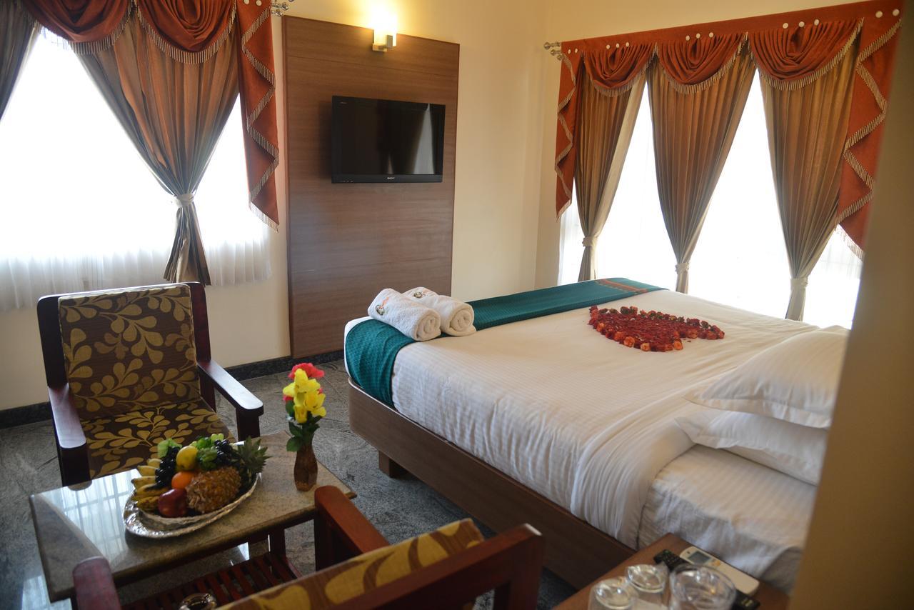 Sri Balaji Hotels Tiruchengodu Esterno foto